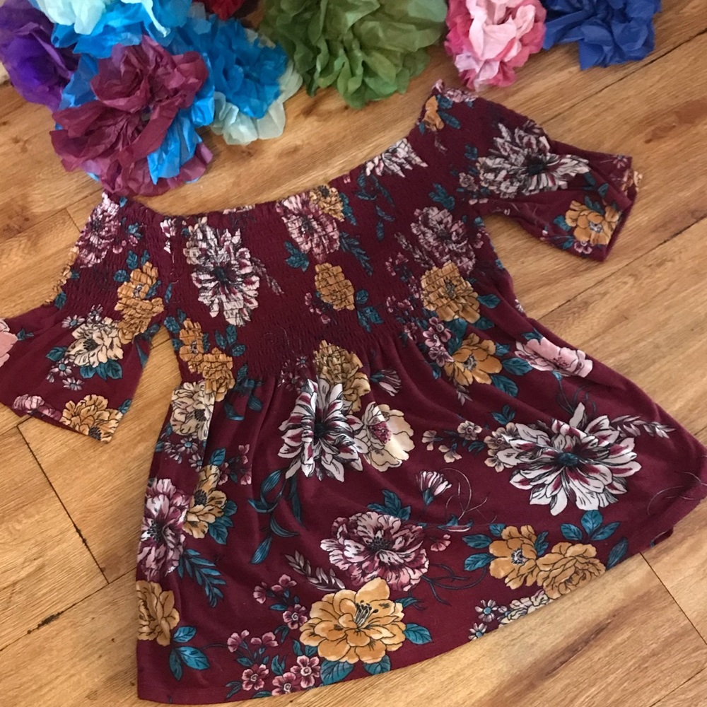 Off-the-shoulder blouse, fun for summer!